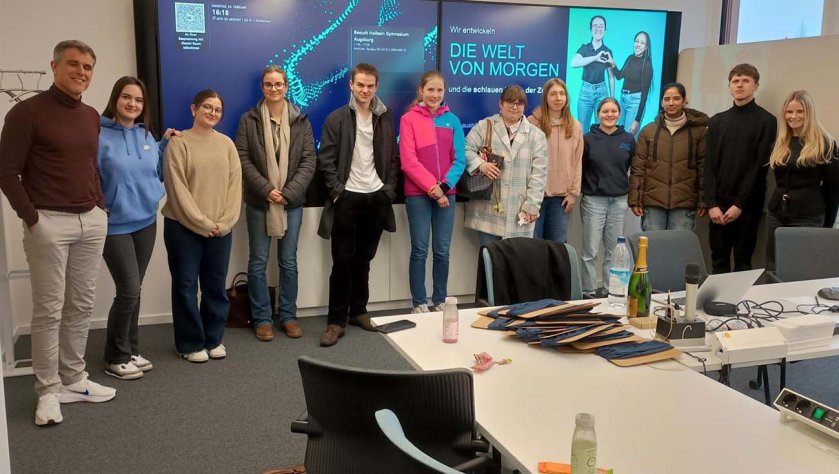 Blick hinter die Kulissen|Schülergruppe erkundet Siemens Augsburg